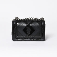Load the image into the gallery viewer. 極美品 CHANEL シャネル ボーイシャネル チェーンショルダー ショルダーバッグ 30番台 ブラック 中古 4a006430