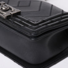 Load the image into the gallery viewer. 極美品 CHANEL シャネル ボーイシャネル チェーンショルダー ショルダーバッグ 30番台 ブラック 中古 4a006430