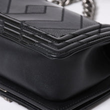 Load the image into the gallery viewer. 極美品 CHANEL シャネル ボーイシャネル チェーンショルダー ショルダーバッグ 30番台 ブラック 中古 4a006430