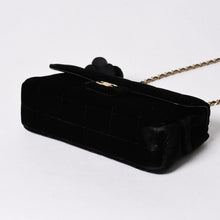 Load the image into the gallery viewer. 新品同様品 CHANEL シャネル チョコバー ベルベット シングルフラップ シングルチェーンバッグ 6番台 ベロア ゴールド金具 中古 4a006444