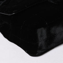 Load the image into the gallery viewer. 新品同様品 CHANEL シャネル チョコバー ベルベット シングルフラップ シングルチェーンバッグ 6番台 ベロア ゴールド金具 中古 4a006444