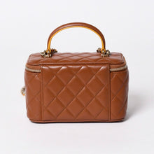 将图片加载到图库查看器中。 新品同様品 CHANEL シャネル ハンドバッグ ショルダーバッグ ココハンドル バニティケース ランダム番台 ブラウン ゴールド金具 ラムスキン 中古 4a006459