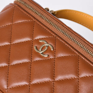新品同様品 CHANEL シャネル ハンドバッグ ショルダーバッグ ココハンドル バニティケース ランダム番台 ブラウン ゴールド金具 ラムスキン 中古 4a006459