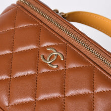 将图片加载到图库查看器中。 新品同様品 CHANEL シャネル ハンドバッグ ショルダーバッグ ココハンドル バニティケース ランダム番台 ブラウン ゴールド金具 ラムスキン 中古 4a006459