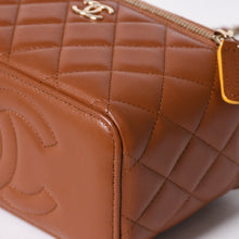 将图片加载到图库查看器中。 新品同様品 CHANEL シャネル ハンドバッグ ショルダーバッグ ココハンドル バニティケース ランダム番台 ブラウン ゴールド金具 ラムスキン 中古 4a006459