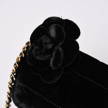 Load the image into the gallery viewer. 新品同様品 CHANEL シャネル チョコバー ベルベット シングルフラップ シングルチェーンバッグ 6番台 ベロア ゴールド金具 中古 4a006444