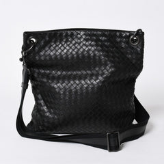極美品 BOTTEGA VENETA ボッテガヴェネタ ショルダーバッグ イントレチャート 161623 V456C 1000 ブラック レザー 中古 4a006518