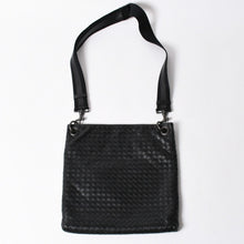 将图片加载到图库查看器中。 極美品 BOTTEGA VENETA ボッテガヴェネタ ショルダーバッグ イントレチャート 161623 V456C 1000 ブラック レザー 中古 4a006518