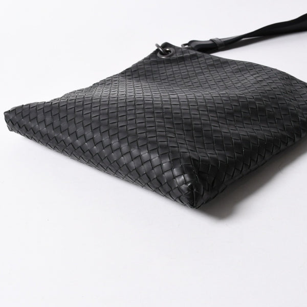 極美品 BOTTEGA VENETA ボッテガヴェネタ ショルダーバッグ イントレチャート 161623 V456C 1000 ブラック レザー 中古 4a006518