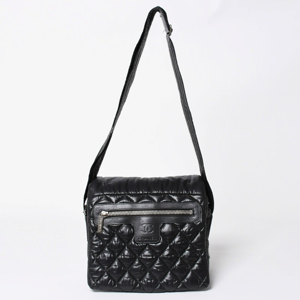 極美品 CHANEL シャネル コココクーン ショルダーバッグ A48616 14番台 ココマーク ナイロン ブラック シルバー金具 キルティング 中古 4a006528