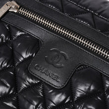 将图片加载到图库查看器中。 極美品 CHANEL シャネル コココクーン ショルダーバッグ A48616 14番台 ココマーク ナイロン ブラック シルバー金具 キルティング 中古 4a006528