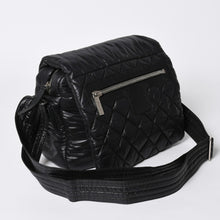 将图片加载到图库查看器中。 極美品 CHANEL シャネル コココクーン ショルダーバッグ A48616 16番台 ココマーク ナイロン ブラック シルバー金具 キルティング 中古 4a006457
