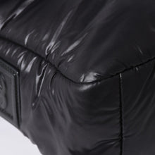 将图片加载到图库查看器中。 極美品 CHANEL シャネル コココクーン ショルダーバッグ A48616 16番台 ココマーク ナイロン ブラック シルバー金具 キルティング 中古 4a006457