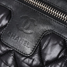 将图片加载到图库查看器中。 極美品 CHANEL シャネル コココクーン ショルダーバッグ A48616 16番台 ココマーク ナイロン ブラック シルバー金具 キルティング 中古 4a006457