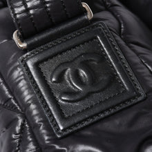 将图片加载到图库查看器中。 極美品 CHANEL シャネル コココクーン ショルダーバッグ A48616 16番台 ココマーク ナイロン ブラック シルバー金具 キルティング 中古 4a006457