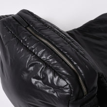 将图片加载到图库查看器中。 極美品 CHANEL シャネル コココクーン ショルダーバッグ A48616 16番台 ココマーク ナイロン ブラック シルバー金具 キルティング 中古 4a006457