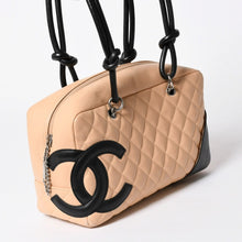 Load the image into the gallery viewer. 極美品 CHANEL シャネル カンボンライン ボーリングバッグ ハンドバッグ A25171 ラムスキン 8番台 ベージュ ブラック ココマーク シルバー金具 中古 4a006417