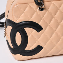 Load the image into the gallery viewer. 極美品 CHANEL シャネル カンボンライン ボーリングバッグ ハンドバッグ A25171 ラムスキン 8番台 ベージュ ブラック ココマーク シルバー金具 中古 4a006417