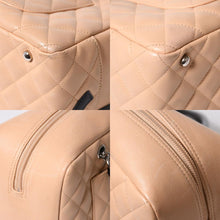 Load the image into the gallery viewer. 極美品 CHANEL シャネル カンボンライン ボーリングバッグ ハンドバッグ A25171 ラムスキン 8番台 ベージュ ブラック ココマーク シルバー金具 中古 4a006417