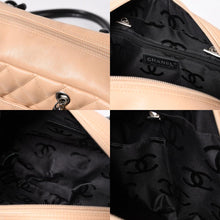 Load the image into the gallery viewer. 極美品 CHANEL シャネル カンボンライン ボーリングバッグ ハンドバッグ A25171 ラムスキン 8番台 ベージュ ブラック ココマーク シルバー金具 中古 4a006417
