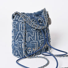 Load the image into the gallery viewer. 新品同様 CHANEL シャネル CHANEL22 ミニ 2WAYショルダーバッグ ココマーク AS3980 デニム ブルー シルバー金具 中古 4a006452