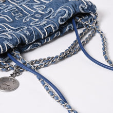 Load the image into the gallery viewer. 新品同様 CHANEL シャネル CHANEL22 ミニ 2WAYショルダーバッグ ココマーク AS3980 デニム ブルー シルバー金具 中古 4a006452