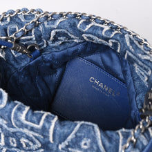 Load the image into the gallery viewer. 新品同様 CHANEL シャネル CHANEL22 ミニ 2WAYショルダーバッグ ココマーク AS3980 デニム ブルー シルバー金具 中古 4a006452