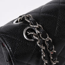 Load the image into the gallery viewer. 新品同様 CHANEL シャネル マトラッセ25 Wフラップ Wチェーンショルダーバッグ キャビアスキン ゴールド金具 ランダム番台 ブラック 中古 4a006559