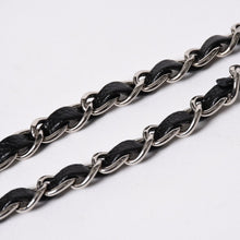 Load the image into the gallery viewer. 新品同様 CHANEL シャネル マトラッセ25 Wフラップ Wチェーンショルダーバッグ キャビアスキン ゴールド金具 ランダム番台 ブラック 中古 4a006559