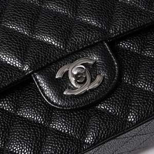 新品同様 CHANEL シャネル マトラッセ25 Wフラップ Wチェーンショルダーバッグ キャビアスキン ゴールド金具 ランダム番台 ブラック 中古 4a006559