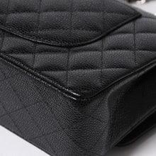 Load the image into the gallery viewer. 新品同様 CHANEL シャネル マトラッセ25 Wフラップ Wチェーンショルダーバッグ キャビアスキン ゴールド金具 ランダム番台 ブラック 中古 4a006559