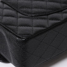 Load the image into the gallery viewer. 新品同様 CHANEL シャネル マトラッセ25 Wフラップ Wチェーンショルダーバッグ キャビアスキン ゴールド金具 ランダム番台 ブラック 中古 4a006559