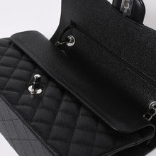 Load the image into the gallery viewer. 新品同様 CHANEL シャネル マトラッセ25 Wフラップ Wチェーンショルダーバッグ キャビアスキン ゴールド金具 ランダム番台 ブラック 中古 4a006559
