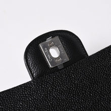 Load the image into the gallery viewer. 新品同様 CHANEL シャネル マトラッセ25 Wフラップ Wチェーンショルダーバッグ キャビアスキン ゴールド金具 ランダム番台 ブラック 中古 4a006559