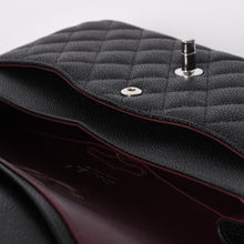 Load the image into the gallery viewer. 新品同様 CHANEL シャネル マトラッセ25 Wフラップ Wチェーンショルダーバッグ キャビアスキン ゴールド金具 ランダム番台 ブラック 中古 4a006559