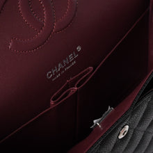 Load the image into the gallery viewer. 新品同様 CHANEL シャネル マトラッセ25 Wフラップ Wチェーンショルダーバッグ キャビアスキン ゴールド金具 ランダム番台 ブラック 中古 4a006559