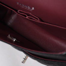 Load the image into the gallery viewer. 新品同様 CHANEL シャネル マトラッセ25 Wフラップ Wチェーンショルダーバッグ キャビアスキン ゴールド金具 ランダム番台 ブラック 中古 4a006559