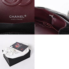 Load the image into the gallery viewer. 新品同様 CHANEL シャネル マトラッセ25 Wフラップ Wチェーンショルダーバッグ キャビアスキン ゴールド金具 ランダム番台 ブラック 中古 4a006559