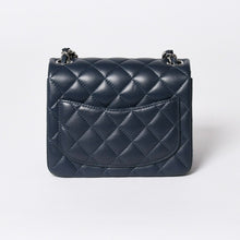 将图片加载到图库查看器中。 新品同様 CHANEL シャネル ミニマトラッセ17 Sフラップ Sチェーンショルダーバッグ 26番台 ココマーク ラムスキン ブルー シルバー 中古 4a006558