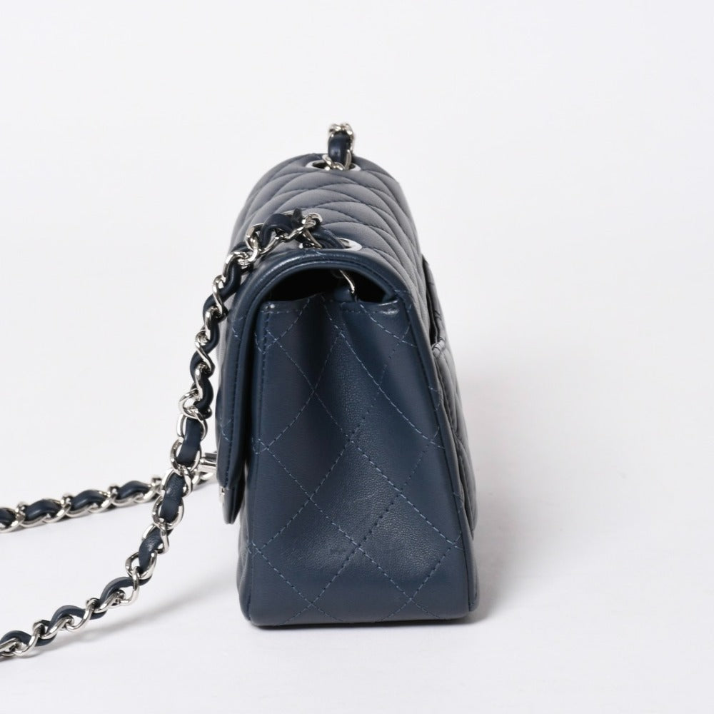 新品同様 CHANEL シャネル ミニマトラッセ17 Sフラップ Sチェーンショルダーバッグ 26番台 ココマーク ラムスキン ブルー シルバー 中古 4a006558