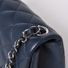 将图片加载到图库查看器中。 新品同様 CHANEL シャネル ミニマトラッセ17 Sフラップ Sチェーンショルダーバッグ 26番台 ココマーク ラムスキン ブルー シルバー 中古 4a006558