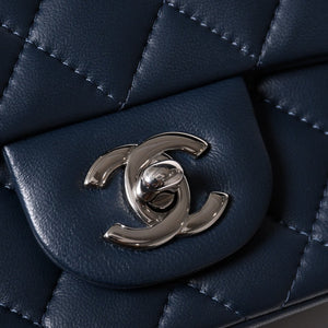 新品同様 CHANEL シャネル ミニマトラッセ17 Sフラップ Sチェーンショルダーバッグ 26番台 ココマーク ラムスキン ブルー シルバー 中古 4a006558