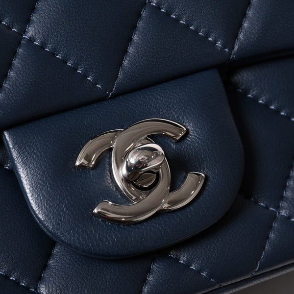 新品同様 CHANEL シャネル ミニマトラッセ17 Sフラップ Sチェーンショルダーバッグ 26番台 ココマーク ラムスキン ブルー シルバー 中古 4a006558