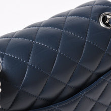 将图片加载到图库查看器中。 新品同様 CHANEL シャネル ミニマトラッセ17 Sフラップ Sチェーンショルダーバッグ 26番台 ココマーク ラムスキン ブルー シルバー 中古 4a006558