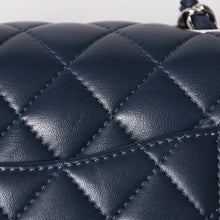 将图片加载到图库查看器中。 新品同様 CHANEL シャネル ミニマトラッセ17 Sフラップ Sチェーンショルダーバッグ 26番台 ココマーク ラムスキン ブルー シルバー 中古 4a006558