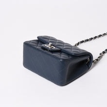 将图片加载到图库查看器中。 新品同様 CHANEL シャネル ミニマトラッセ17 Sフラップ Sチェーンショルダーバッグ 26番台 ココマーク ラムスキン ブルー シルバー 中古 4a006558