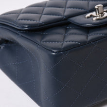 将图片加载到图库查看器中。 新品同様 CHANEL シャネル ミニマトラッセ17 Sフラップ Sチェーンショルダーバッグ 26番台 ココマーク ラムスキン ブルー シルバー 中古 4a006558