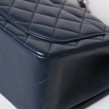 将图片加载到图库查看器中。 新品同様 CHANEL シャネル ミニマトラッセ17 Sフラップ Sチェーンショルダーバッグ 26番台 ココマーク ラムスキン ブルー シルバー 中古 4a006558