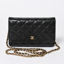将图片加载到图库查看器中。 新品同様 CHANEL シャネル チェーンウォレット 長財布 AP0250 27番台 ココマーク キャビアスキン ブラック ゴールド金具 中古 4a006405
