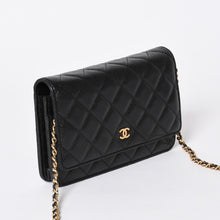 将图片加载到图库查看器中。 新品同様 CHANEL シャネル チェーンウォレット 長財布 AP0250 27番台 ココマーク キャビアスキン ブラック ゴールド金具 中古 4a006405
